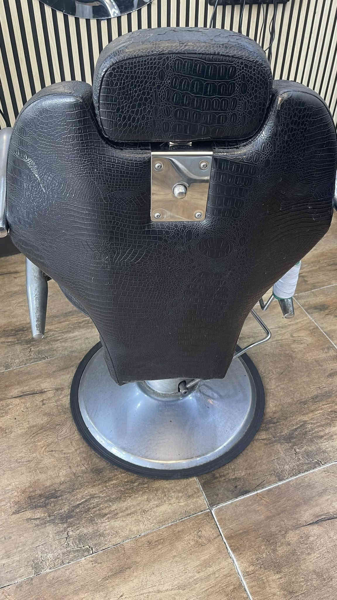 كراسي عدد ٤ للبيع بغدادالطوبجي
***********
