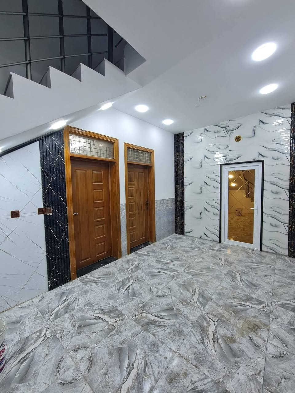 #اللهم صل على محمد وال محمد 
بيت للبيع ١٠٠م طابق واحد.جديد حي الكرار  بلوك عتبة بناء بلوك عتبة ركن عل ثلاثه شوارع موقع مميز مدخلين من الشارع ومدخلين من جوه وبي ثنين غرف نوم وصحيات عدد ٢ وصالات عدد ٢ البيت فول وجديد بالجاير قرب أسواق برتقاله قرب السايدين مال جاير 
.........
سعر الدار ١٢٠ وبي مجال بسيط جدأ 
***********
واتساب متوفر
