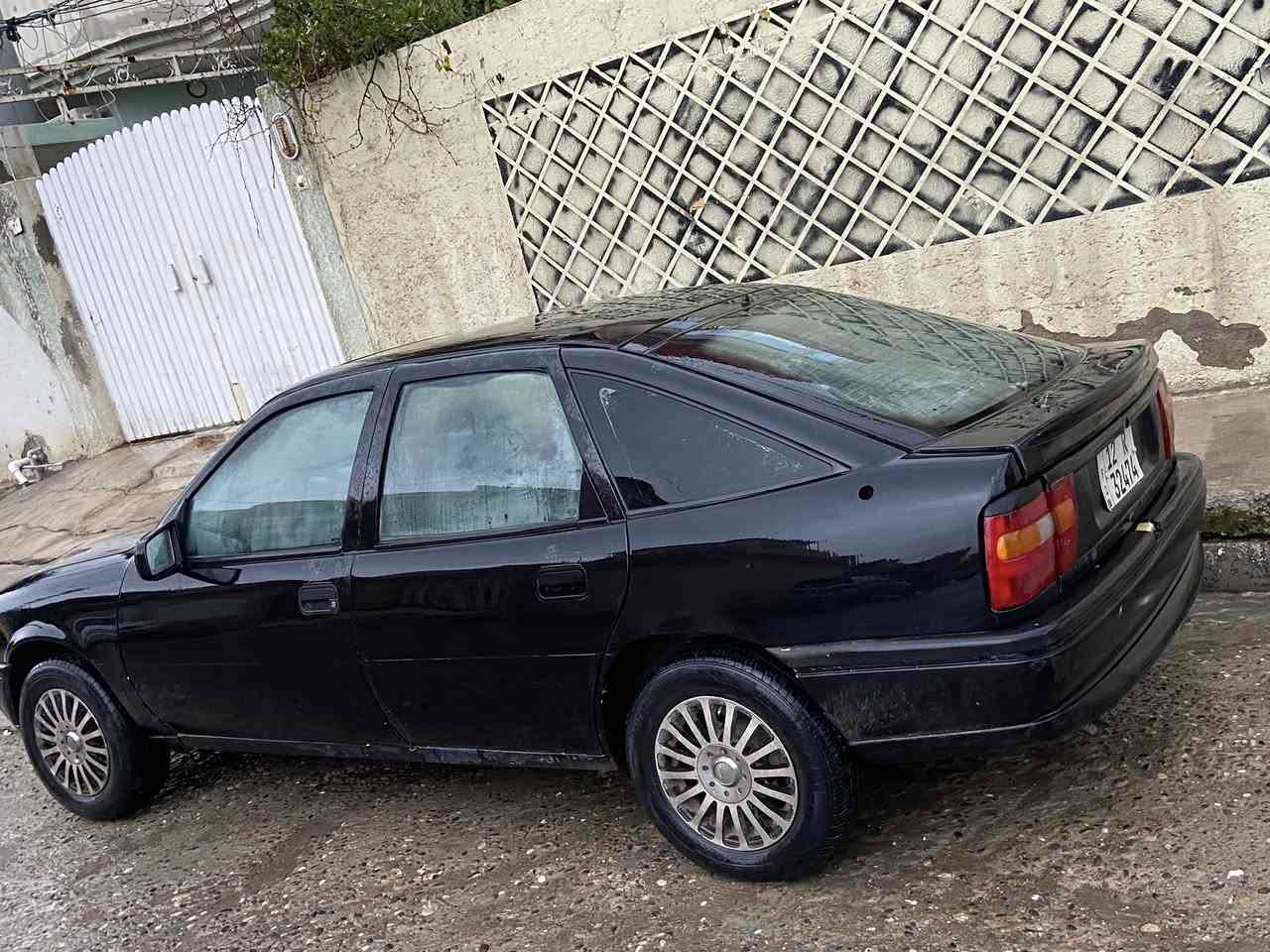 فكترا للبيع مديل ١٩٩٢ اني الشرعي سنويه باسمي كابون بانزين بيها اكتروني 
حجم محرك٢٠كصه جديد 
سياره ناعسه طخم امامي خلفي كلو جديد
مصبوغه عام 
سلايت 
بور
مركزي 
أربع دسك داخلها بطائن أبواب جدد مايعوزها كلشي 
وايرمنيه كلها شغاله  رقم هاتف ***********بي وتساب
