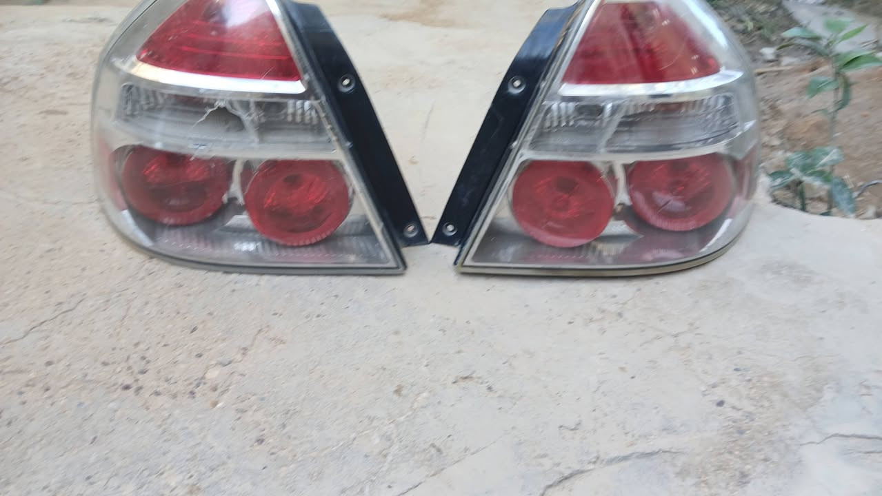 اصليات وليس تجاري لايتات اصليات لاكسر ولا فطر  (٧٥)
بك لايت اصليات كاملات مع الفيش (٨٠) الف  مكاني الكوفه ***********
