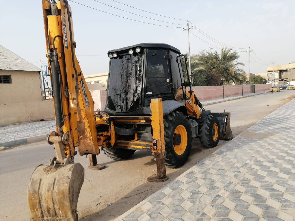 السلام عليكم حفاره جي سي بيه البيع  موديل 12 مكينه خير من الله  المكاني بل سماوه جاهزه العمل رقم ***********  مكلف بلنشر
