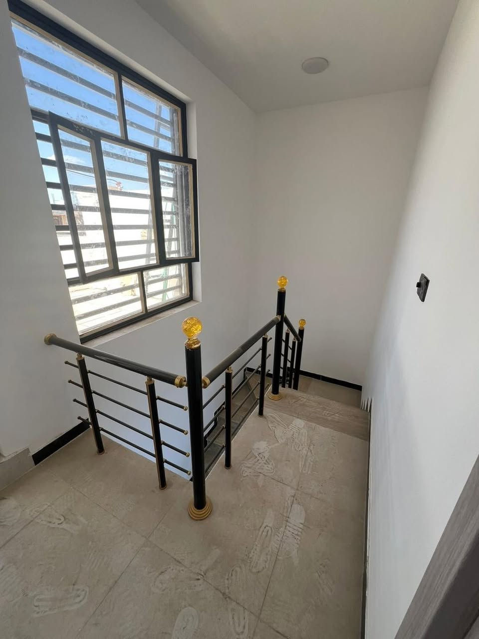 مشتمل 50 متر للبيع 🏠

الواجهه 5 متر 
نزال 10 متر 

بناء حديث 2026 💥

مدخلين 
يحتوي على صاله ومطبخ وصحيات عدد 2 
و 3 غرف نوم 
البيت 3 طوابق 
الغرف نضام سويت 

العنوان :: حي الجهاد :: المخابرات :: خلف جامع محمد رسول لله مربع 
منطقه راقيه وهادئه جدا😍🔥

السعر والاستفسار الاتصال *********** مكتب الشهم للعقار ..توجد عروض اخرى بمساحات مختلفه📞📞🏠
