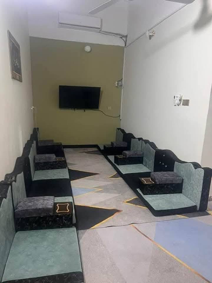 يوجد لدينا دار سكن للبيع حي الشهداء ١٠٠م خلفي طابق واحد عگاده على ساحه قرب السريع شارع ابو صادق الوكيل السعر ٨٠مليون للاستفسار الاتصال على الرقم ***********
