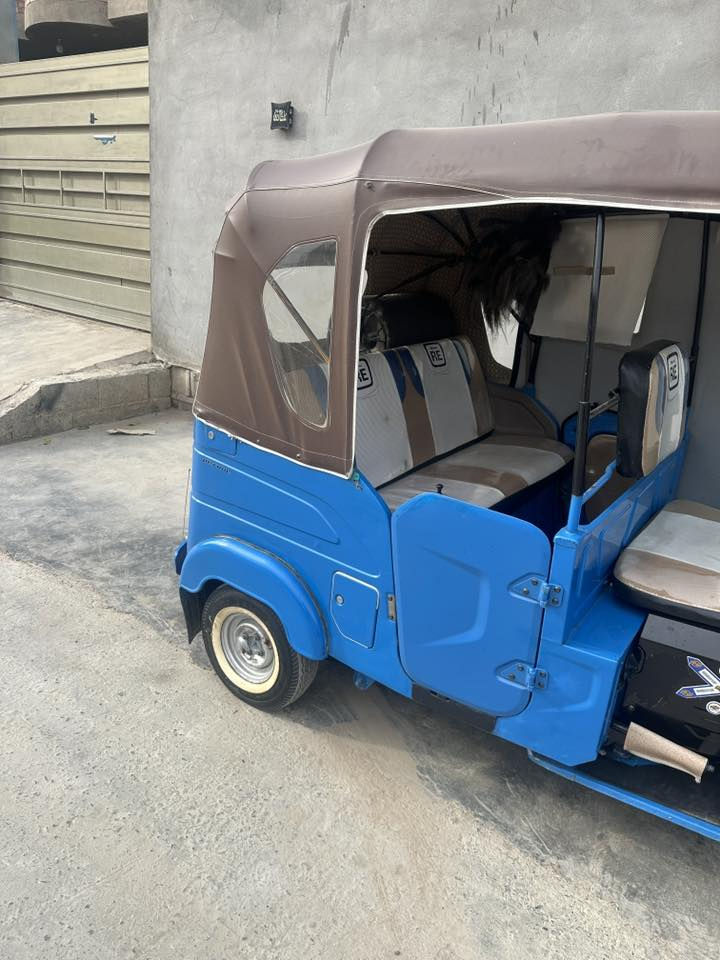 للبيع كفالة عامة گشر ومحرك تحويل ثاني يوم تكتك جاهزة مجهزة اي نقص مابيها ….شراي اتصل ***********
