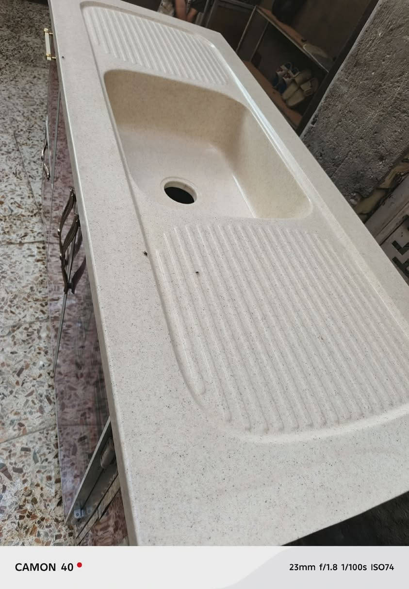 سنك متر ونص نضيف جدا تفصال  مرمر طبيعي  مو صناعي  ١٧٥  حي الرئاسة ***********
