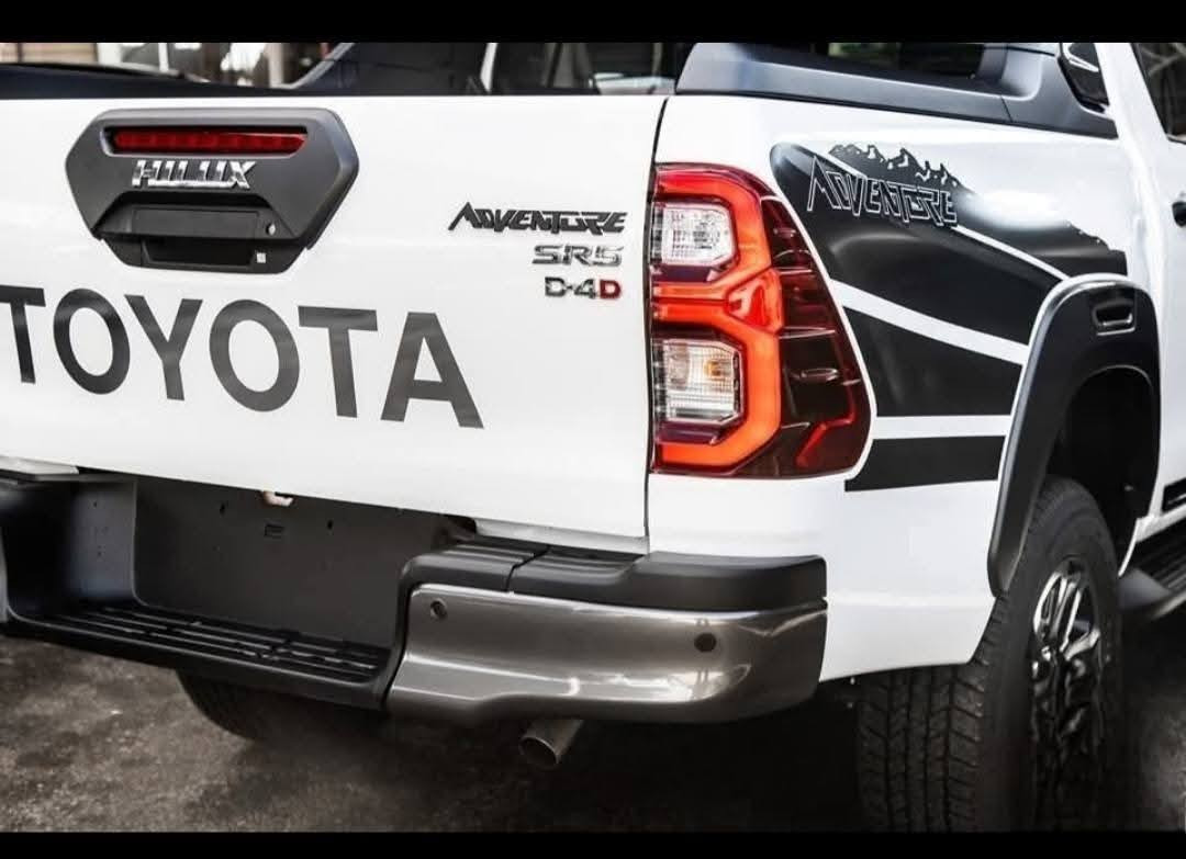 #هايلوكس_ادفشر_عبد_الطيف_2024 مششى قليل{ شبه زيرو} 
#دفعة 8000 والباقي اقساط شهريه
​محرك البنزين (V6)
​ناقل الحركة: أوتوماتيكي بـ 6 سرعات.
​نظام الدفع: رباعي (4x4) مع دبل ثقيل وخفيف وقفل دفرنش (Diff-Lock).
​محرك الديزل (Turbo):
​نظام الدفع: رباعي (4x4).
​الجنوط: ألمنيوم مقاس 18 إنش 
​النظام الصوتي: 6 سماعات.
​كاميرات: نظام الرؤية المحيطية (4 كاميرات 

#للاستفسار 0792730033


**إذا كنت صاحب هذا الإعلان وتريد حذفه لأي سبب، رجاءا أرسل رسالة إلى الدعم الفني**