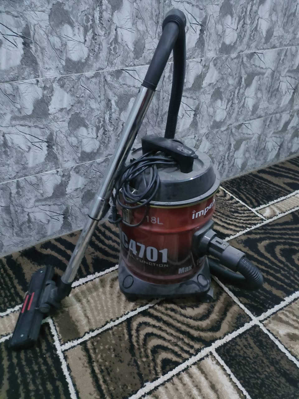 مكنسة كهربائية شرط شغاله مابيها شي حجم 18 استفسار على رقم ***********
