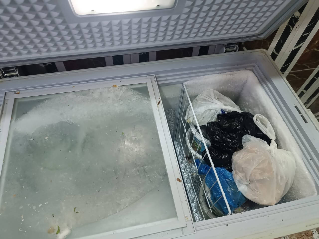 السلام عليكم مجمده 12 قدم للبيع نظيفه جدا السعر 200 الف مكاني النساف الاستفسار الاتصال 
***********
