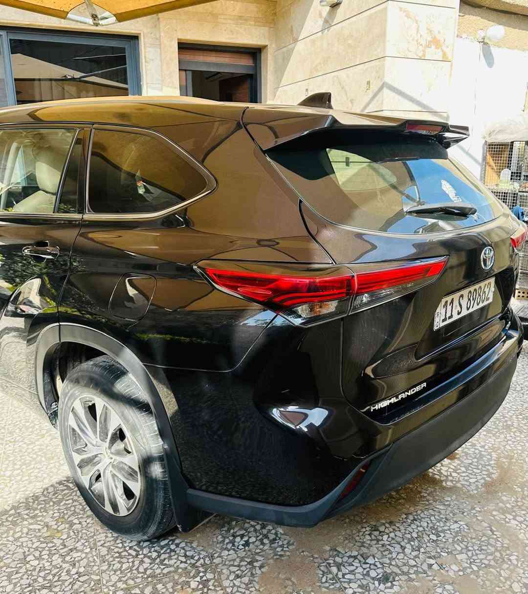 تويوتا هايلاندر هايبرد وارد امريكي الموديل.  21 
فول XLE معروفه المواصفات  
السيارة جديده بعد احله من الصور شرط تجي اشوف ابعينك
رجآ الميشتري لا يعلق ولا يخابر  اراوس اذا لون ابيض هايلاندر فقط ---- بسمي السيارة مكان السيارة بغداد - الامين -
السعر   290 ورقه --- هاتف -
***********
