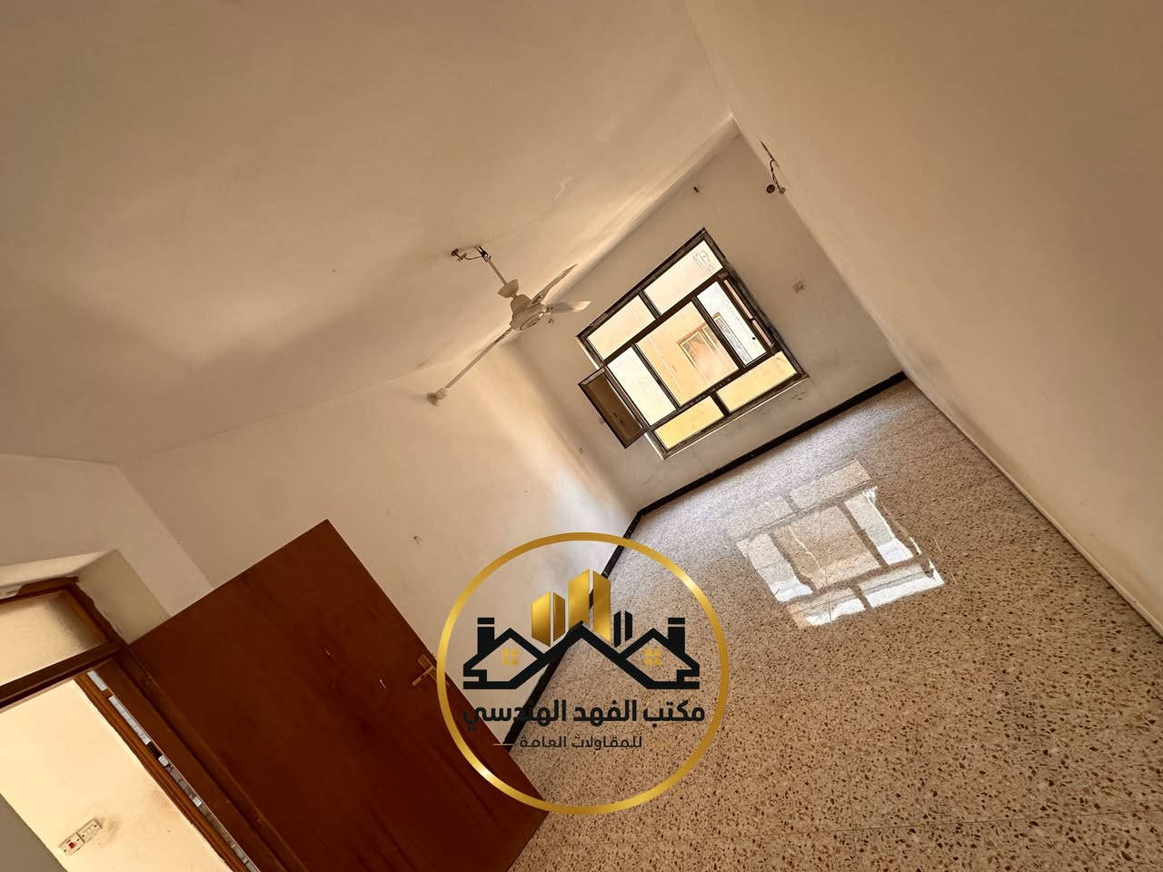� شقة للإيجار – طابق أول
🔹 المساحة: 90 م²
🔹 تحتوي على:
✅ 2 نوم
✅ مطبخ معزول
✅ صالة
✅ خدمات

💰 الإيجار: 650 ألف دينار عراقي (قفل)

📞 للاستفسار:***********
