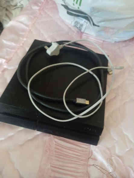 بلاي 4للبيع السعر 200 العنوان البياع رقم ***********
