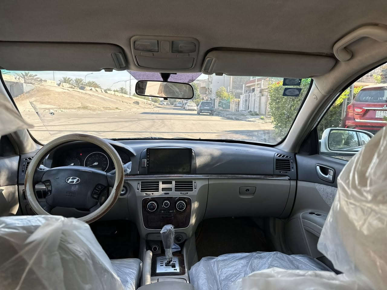 السلام عليكم سوناتة موديل 2006  رقم بغداد دولي وارد امريكي بيهة  ٣ قطع صبغ فقط بدون دواخل  كير محرك لوك بلاد تبريد ❄️ بلاد صدر تخم تاير جديد مكينة 6 سلندر العنوان بغداد البياع للستفسار ***********
السعر 90 وبيهة مجال بسيط
