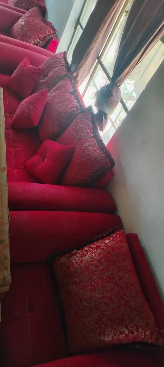 غراض بيت للبيع
كنتور اربع ابواب عراقي ب 125 كنتور تركي ب 80
ميز بلازمه ب 15
 تخم 10 مقاعد ب 80 مع كوشات
ميز توليت ب 40 احطاط  
ميز عادي ب 15 
زاويه ب 25 
مبرده كامل بس شغله سعر 30
عنوان بيجي حي تاميم 
***********
