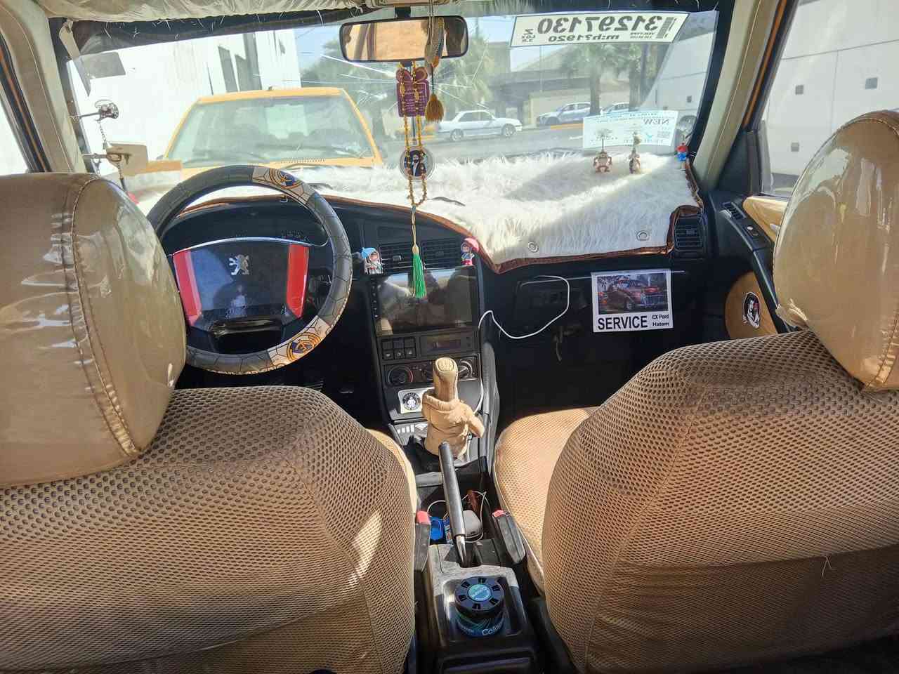 سلام عليكم بيجو 405 سياره اجازه ما ابي اي نقص بس جامله.  الايمن مضروب ومبدل ***********
