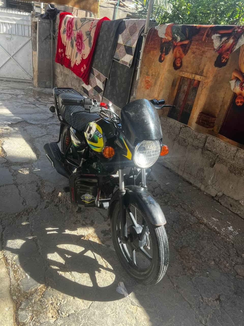 سلام عليكم بوكسر موديل ٢٠٢٠ دراجه   اوراق اصولي    نضيفه وحلوه ولا مشتغله دلفري ولا متعوبه تجفيت جديد شركه لا صوت لا دخان لا تنقيص المكينه ناعمه دبلاته كلش حلوه نصبه شكل سلف هندر بكل وقت  كهربايات شغاله فقط نقصها جوين مال شوته الي يصير من شوته ل كابريتي سعره الفين دينار بس ما عندي وكت اروح اجيبه كلوب زنون   
عنواني بغداد الكمالية سعر ٨٥٠ وبيه مجال حك جيه***********
