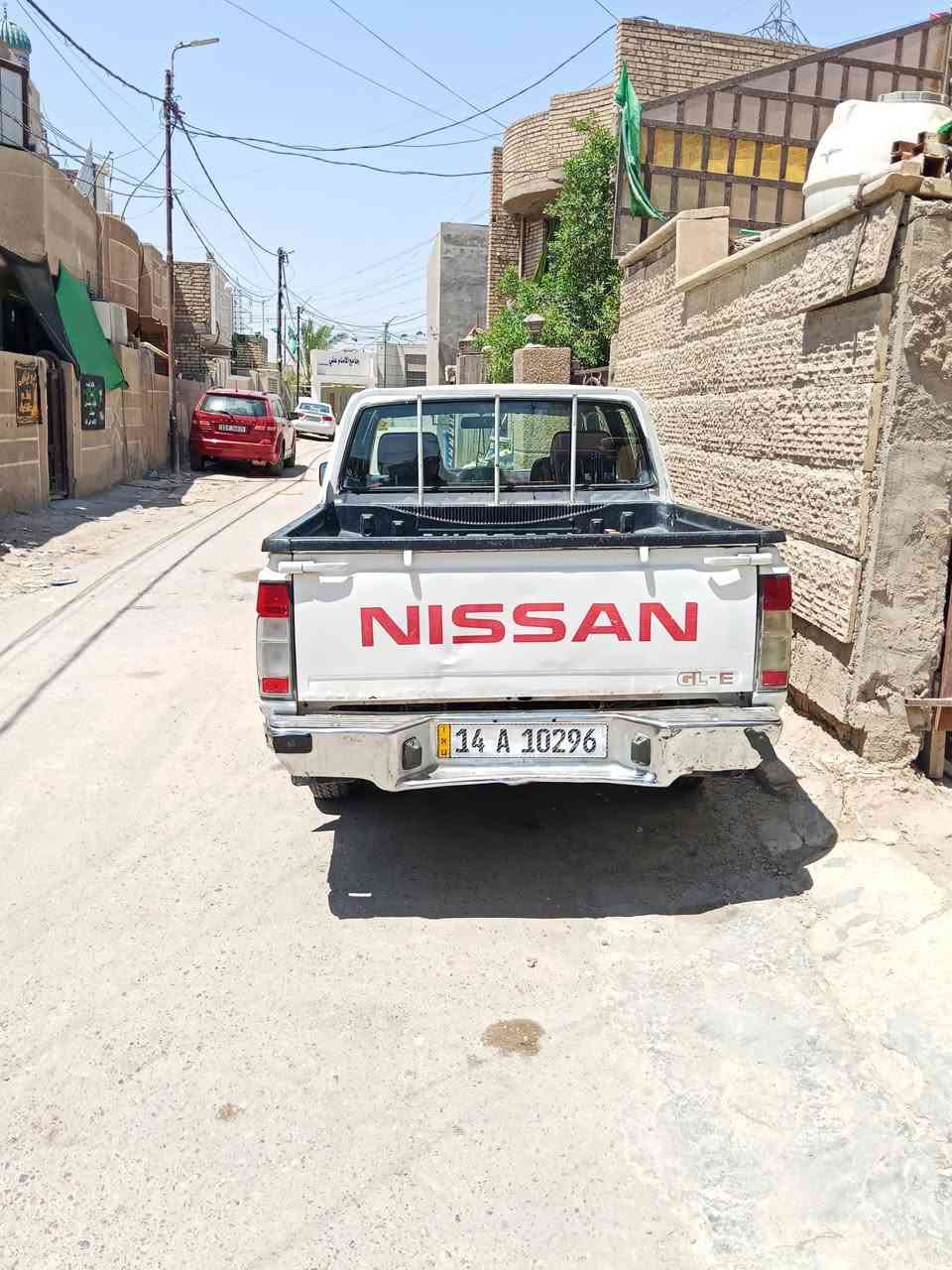 نيسان بيكم 2010 جام كهرباء داخل ماروني للبيع مكان السيارة بغداد ***********
