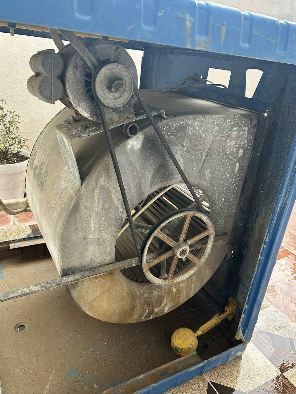 موبەڕیدە حەجم ٢.٥ مەزبووت و بێ کێشە هی ماڵی خۆمە ئەیفرۆشم مارکەی سوپەر ئیلیکترک  سعر ٨٠هەزار   ژم. ***********
