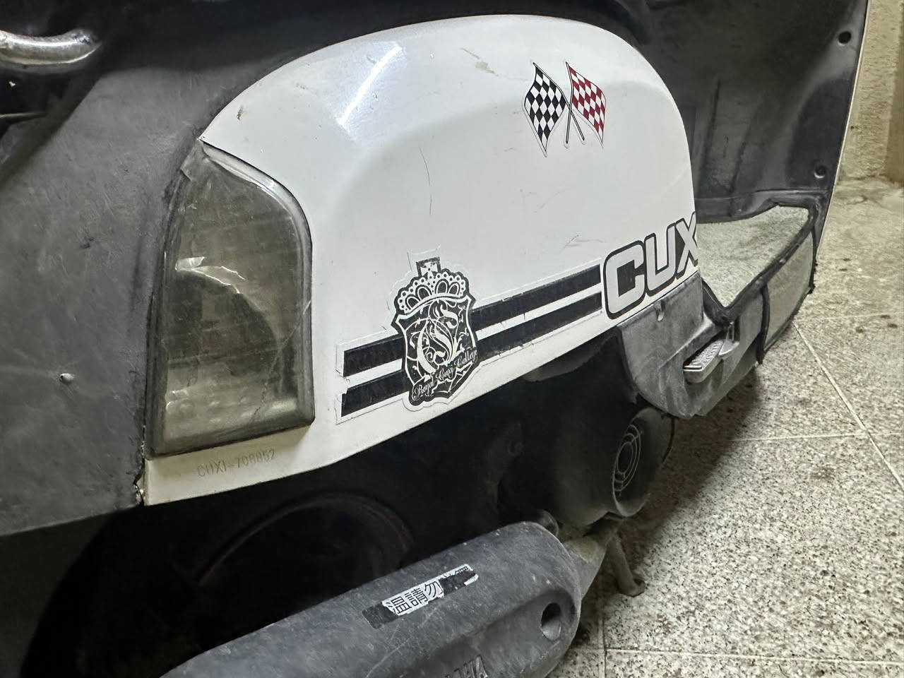 السلام عليكم للبيع بوليس ختم واحد ويا المكينة جيب ٢٠ الف فيتر وتعال افحص كفر ختم واحد اصلي
كيلو متر العداد اصلي كابريتر اصلي كله اصلي وبلادي 
لايت زنون اشاير شغالة دراجه على وضع البلاد ✈️
المكان بغداد البلديات ***********السعر 750 الف وبيه مجال حك الجية
