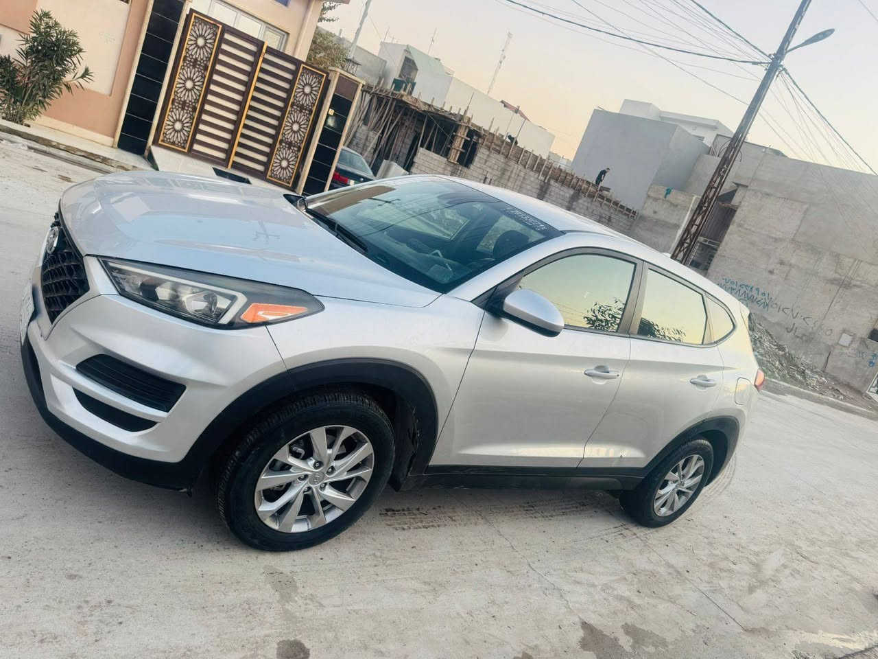 السلام عليكم توكسن للبيع موديل 2019 امريكي رقم نينوى ضررها  شبر صبغ جواة القبغ مال بانزين وموجوده صور الحادث السعر ١٧٠$وبيها مجال  معلومات اكثر اتصل ***********
