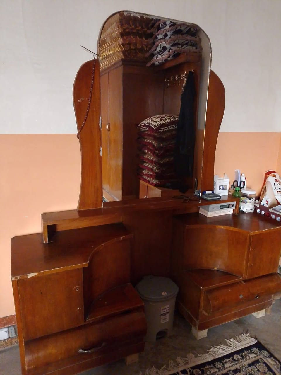 السلام عليكم #غرفة_نوم_ للبيع
#السعر 350 وبيها مجال المكان الشرقاط اسديره
***********
