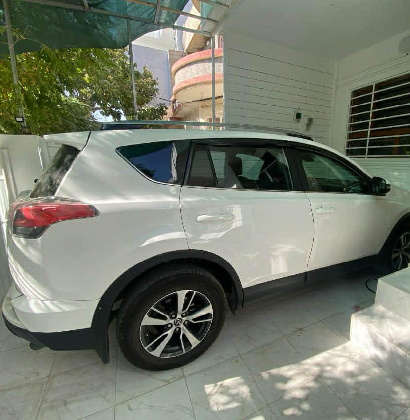 سلام عليكم تويوتا رافور 2017  رقم سليمانية
قطعتين صبغ بدون دواخل مواصفات LE
سنوية رقم كلة جديد بسمي تحويل وكالة موجودة
تايوات جديد سيارة حلوة جديد
ماشية 115 الف حقيقي بشرط
مكان : سليمانية
سعرة : ١٧٢ بي مجال للشراي
***********
***********
