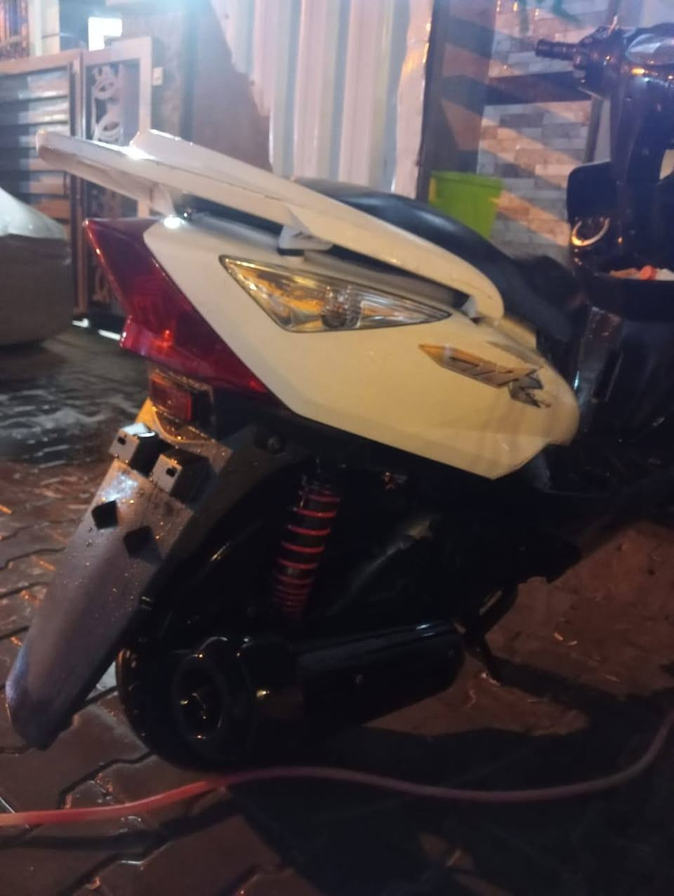 السلام عليكم
دراجه للبيع السعر 700 العنوان بغداد ساحه اللقاء
الهاتف *********** متواجد واتساب فقط
