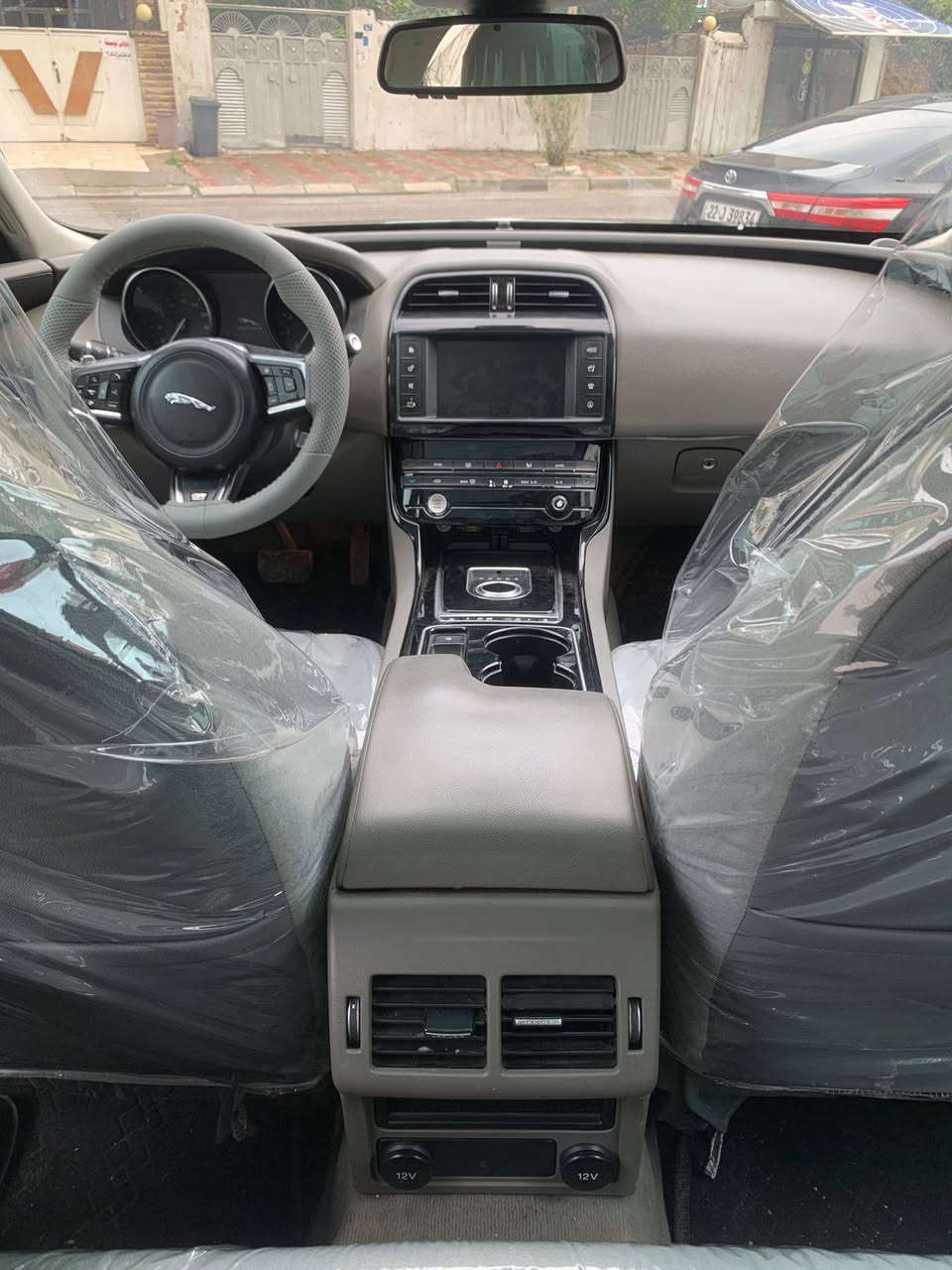 جاگوار XE ئەمریکی 
مــــــۆدیل / 2017 

مەکینە / ٤ پستۆن 20 تۆڕبۆ 
قـــــەپاغ مەکینە کرایتەوە 
ڕەقەم هەولێر 
سەنەوی نوێ 
ڕۆیشتن / 100 هەزار میل   فول مواصفات ، سلایت 
صبغ /  ۳ قطعە ی پێشی 
ئێڕباگ تەنهــــــا شان 

نـــــــرخ / 98 ورقە
شوێن /هەولێر أربيل, العراق


**إذا كنت صاحب هذا الإعلان وتريد حذفه لأي سبب، رجاءا أرسل رسالة إلى الدعم الفني**