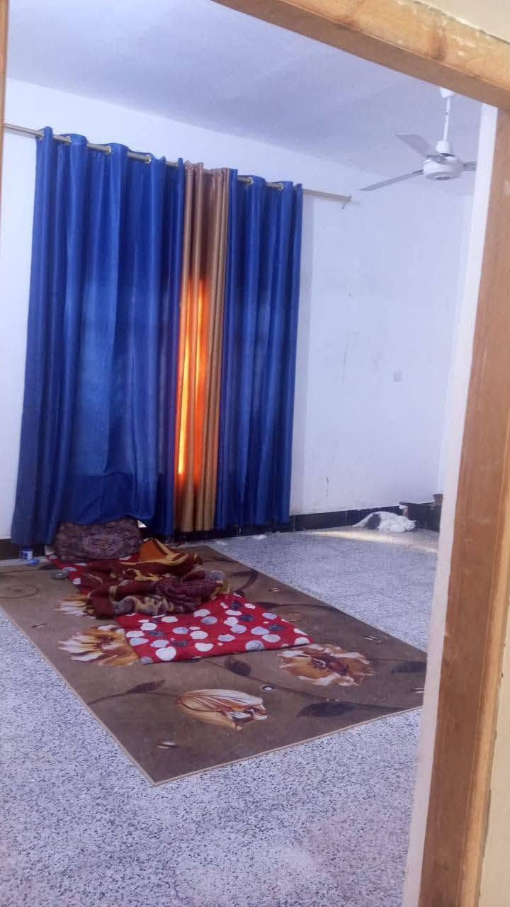 بيت للبيع في منطقة الدفاس البساتين البيت شوفت عينكم يرادله 3 ملاين ويكمل المساحه 340  وماي ومجاري وكهرباء وجاي يبلطون السعر 69وبي مجال ولمو شراي لا يراسل واني خادمكم متوفر بس واتساب  ***********
