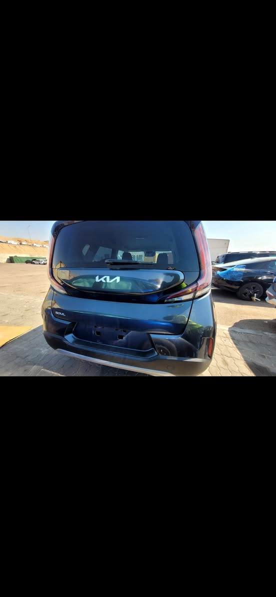 السلام عليكم 
كيا صول ٢٠٢٣ وارد امريكي بدون رقم فحص مؤقت بغداد حادثها بنيد  و ايرباك ستيرن فقط ماشيه ٧٢ ميل السياره نص فول السعر ١٤٠ وبيهه مجال للشراي العنوان بغداد المشتل 
للاستفسار الاتصال ع الرقم ***********
