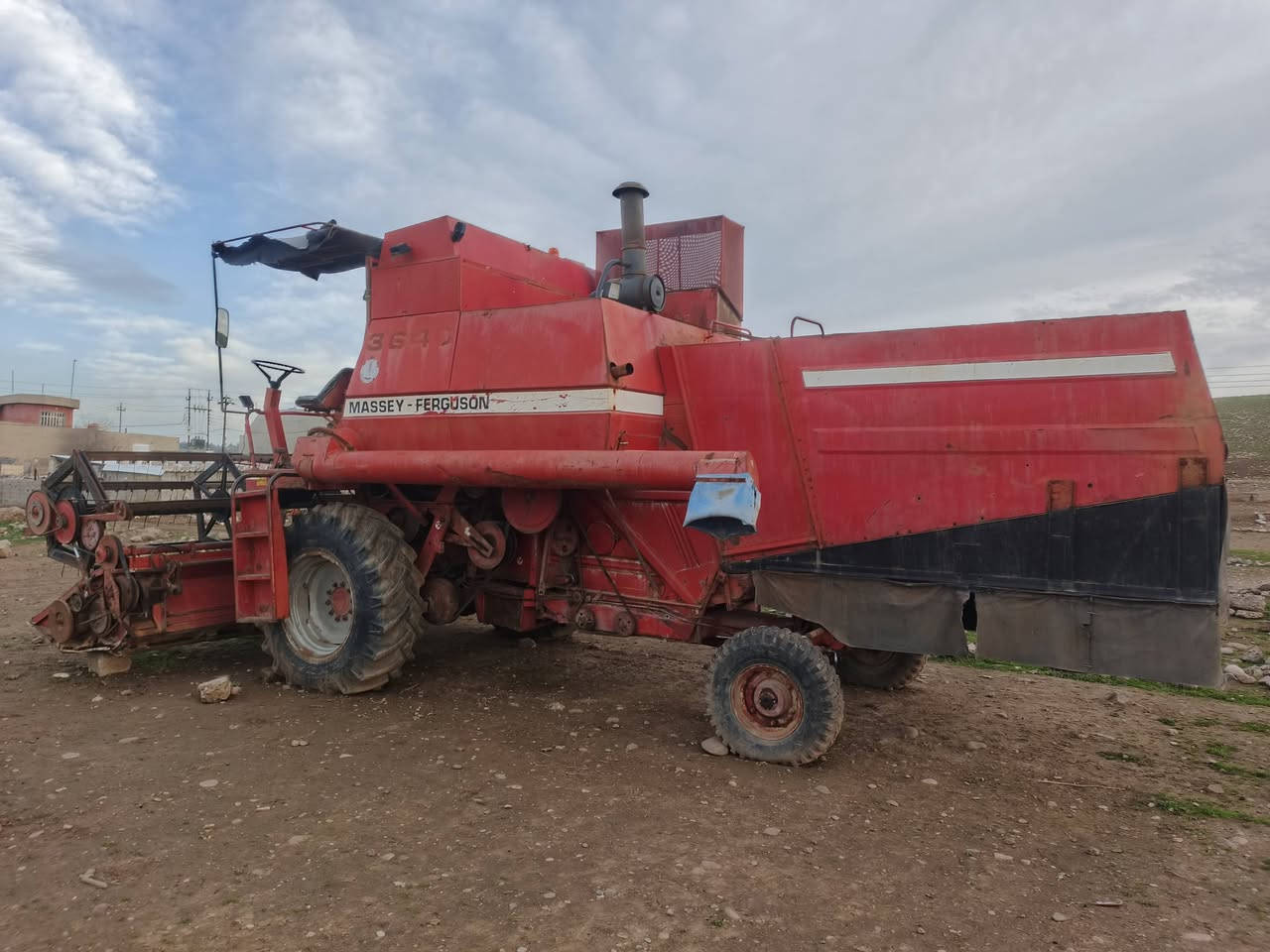 سعری 5 ملیۆن 
دەراسە فەرگەسۆن مودیل ١٩٩٠
کتابی شریکەی هەیە  گێر و مەکینەی بە شەرتە
محمل کامل ئیش دەکات مەزبووتە  شوێن دوروبەری هەلێر
***********
