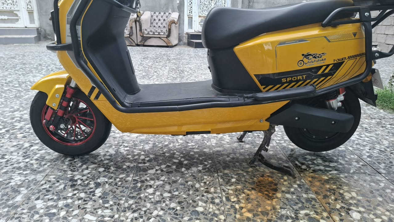 تشغيل على تطبيق الهاتف
مثبت سرعة
رجوع خلفي(بك)
إشارة رباعية
ام بي ثري
بطارية عدد ستة 32 امبير 
صندوك حجم كبير 62 لتر 
محرك نحاس 2000 واط
بريكات امامي وخلفي دسك رياضي 
درع حديد على داير الدراجة
سرعة الدراجة 140
سعرة الدراجة قفل 800 الف
سعر الجديدة تقريبا مليون و 200
فقط الشراي يتصل اول يراسل واتساب
*********** 
بكاني البصره الشعيبة
