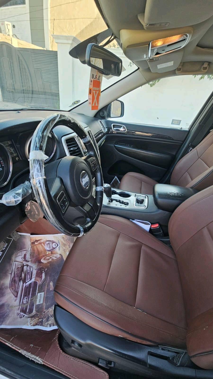 #جيب_شيروكي_لاريدو
#موديل 2013
السيارة  خليجي بنزين عادي رقم بغداد الدولي انكليزي حجم #المحرك 6 سلندر  3600 
#المسافة_المقطوعة8٢ الف حقيقي.. 

#مواصفات السيارة فول 1/1

1.شاشة كبيرة 

2.بصمة تشغيل 

3. مقاعد جلد اصليه 

4.كراسي كهرباء

5.داخل بيجي 

6.المقاعد تدفئة مع تبريد 

7.سلايت بنرواما

8. سستم صوت 

9.جنطة قطعتين 

10.يدات ستيل اصل 

11.تبريد قطعتين ثلج 

12.تحكم استيرن جهتين 

13.ناقل حركة ٨ نمر 

14.فور ويل 4×4

15.كاميرا خلفية دوارة أصلية 

16.حساسات امامي خلفي

17.زراكات لايت 

18.كلوب طوارئ بالجنطه

19.برده بالصندوق شركة

20. ماوس تحكم أنظمة القيادة 

21. بصمة أبواب