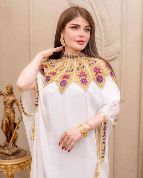 ✨ موديل هندي…👑 
فخامة تحچي وحدها! 😍
للي يحبون الإطلالة اللي تخطف العيون، جبنالكم هالقطعة الهندية الملكية، شغل راقي وتفاصيل دقيقة تخليچ تشرقين بكل مناسبة❤️

جميع القياسات متوفرة ✨
ملاحظة مهمة / اي قطعة تطلبيها اذا وصلت مو نفسها الي بالصورة من حقك ترفضيها👍

يوجد خدمة توصيل لجميع
 مناطق بغداد والمحافظات🇮🇶

الدفع بعد القياس والتجربة وليس قبل 💐
للحجز والاستفسار مراسلة الصفحة 📩
او الاتصال على الهاتف  0776 751 5053
