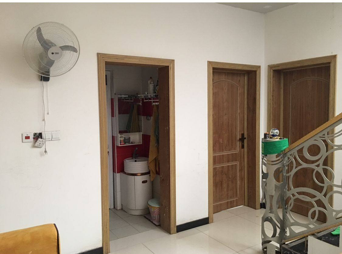 #اعلان دار للبيع 
بيت بناء درجه اولى 
استقبال + غرف عدد اثنين صاله حمامات مناور مطبخ ... 
الجربوعية الاولى قرب مركز صحي الحسين مجاور حسينية الامام الكاظم 
مساحة 200m2 
بناء سنة 2021
السعر 125 مليون ...... 
للاستفسار مراسلتنا او واتس ***********
