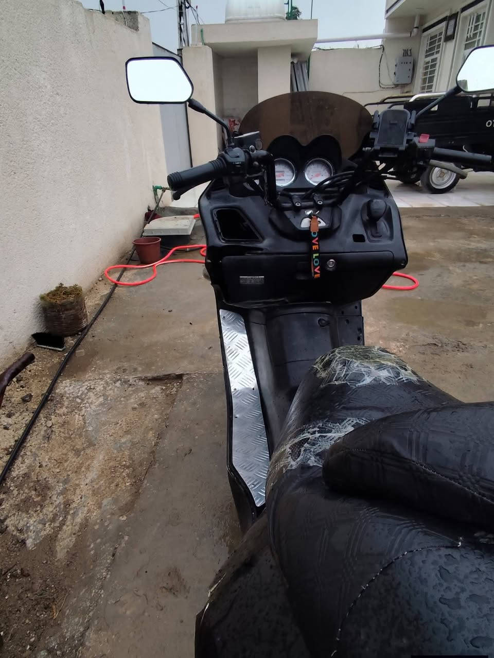 سلام عليكم من رخصة مديرالكروب عندي دراجه فورزه 06 بس اوراقه ظاعن اكفلك من سرقه البيع 500اومراوس بكيربفداد جسر ديالى القديم ***********بيه واتساب
