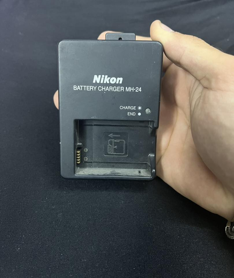 كامرة نيكون 5500 جديدة حيل مكاني بغداد الحرية سعر 425 وبيها مجال للشراي ***********
