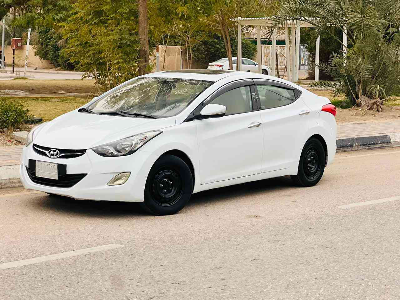 السلام عليكم للبيع هونداي النتر مديل 2014 وارد خليجي بيه صبغ جماليه فقط مكينه كير حداديه تخم تاير تبريد ثلج السعر 86 المواصفات فتحت صقف تحكم استيرن شاشه جبيره حساسات خلفيه مشروع وطني تحويل ثاني يوم رعيه جاري  السياره جديده وجاهزه من كلشي مكينه 1800 دوش مكان السياره كربلاء الستفسار اكثر عل رقم ***********
