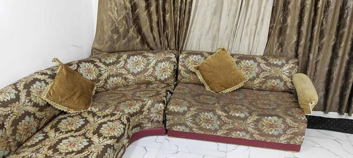 قنفات للبيع  السعر 150 الرمادي
للاستفسار: ***********

