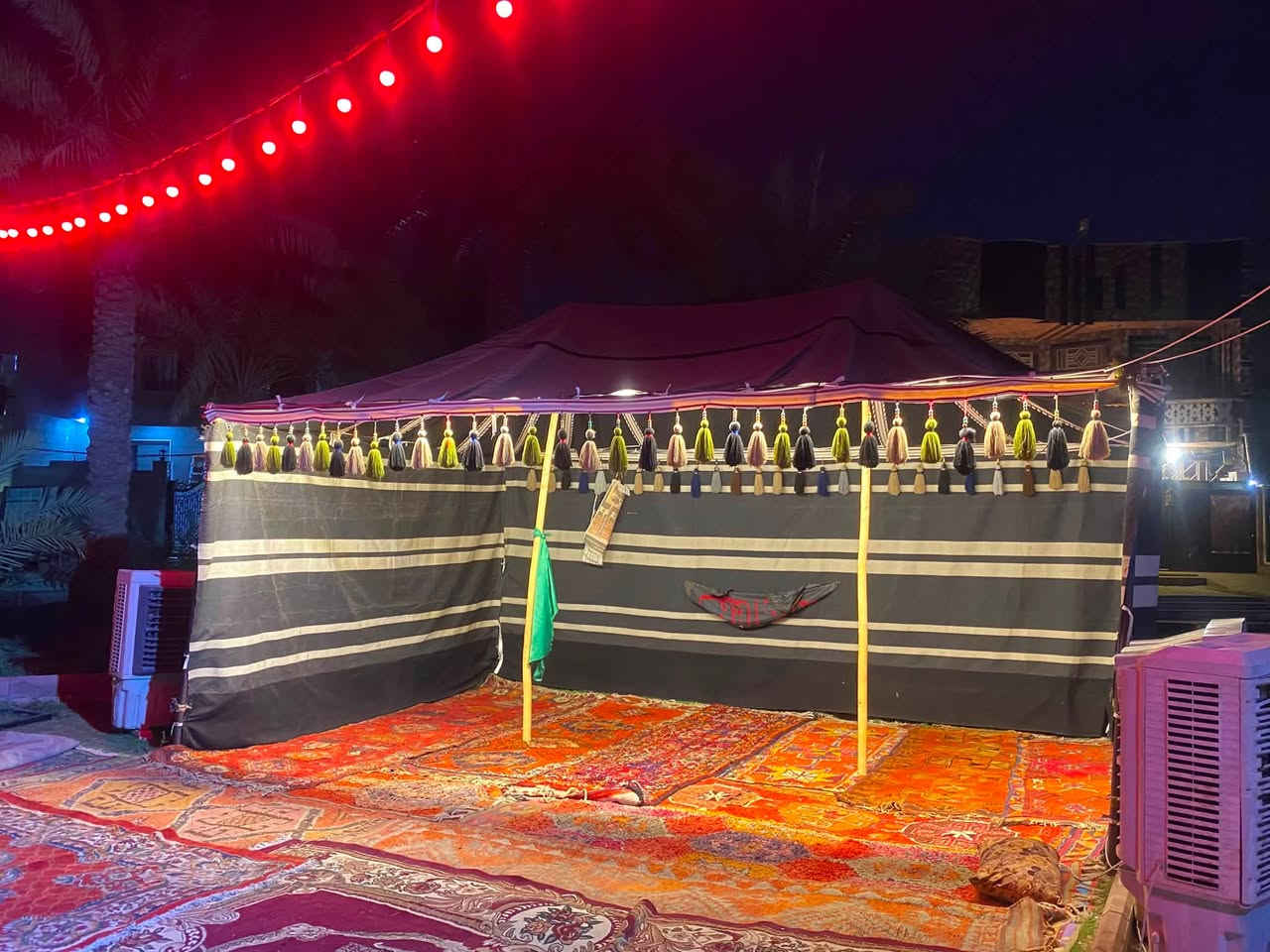 سلام عليكم اخوان خيمه للبيع الطول 6.  أمتار والنزال 4خيمه حلوة ونضيفه بكاني بغداد الشعله السعر خاص ***********
