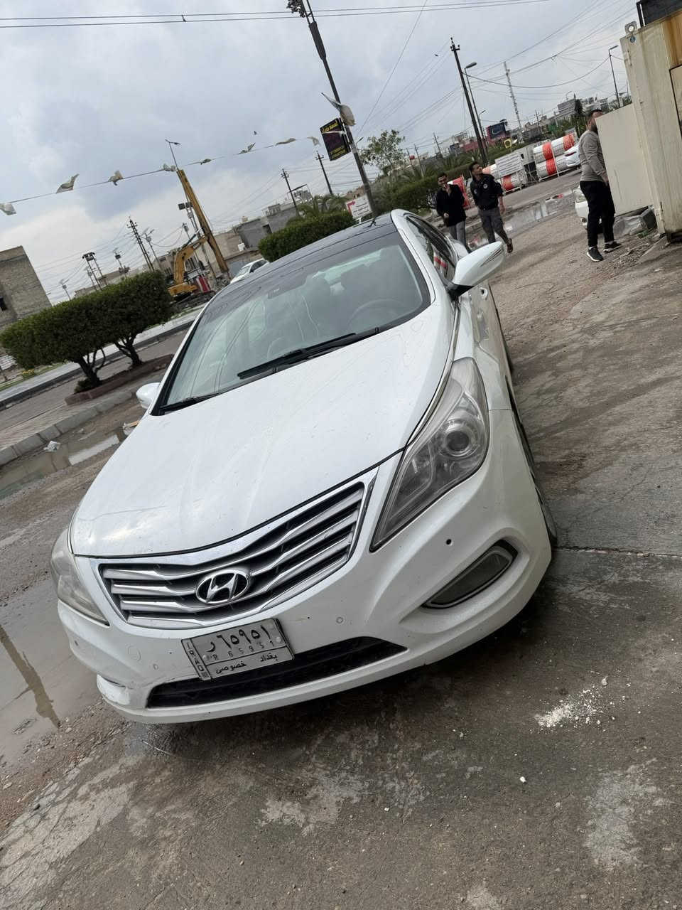 السلام عليكم ازيرا موديل2014 للبيع السيارة فول مواصفات للاخير محرك ٦ سلندر السيارة خليجي مابيها بس تكحيل قليل بالجاملغ وصبغ دعامية السعر 125 وبيها مجال التواصل ***********
