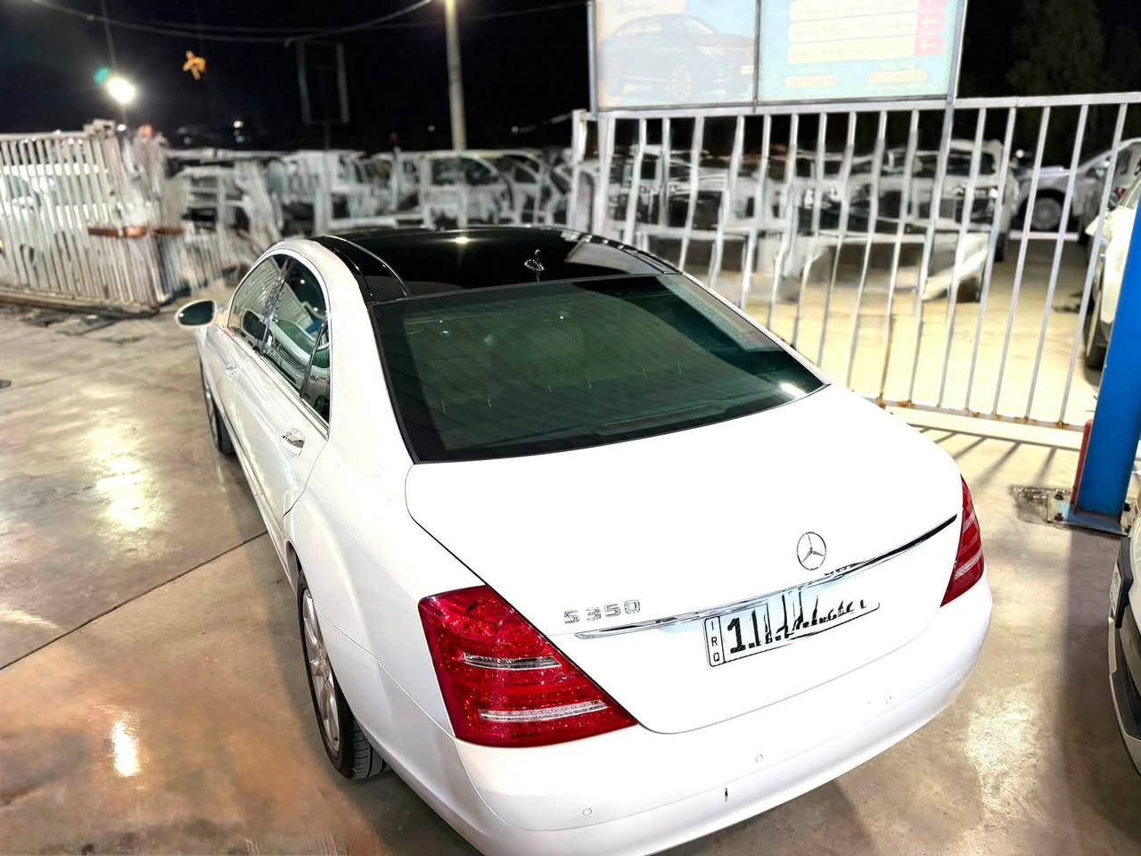 السلام عليكم ورحمة الله
مرسيدس اس كلاس S350
موديل 2009
محرك بنزين  6سلندر
ماشية 49 الف كيلومتر حقيقي  
المواصفات:-
( ابواب كبيره لارج ،  سقف بانوراما ، كامرة حرارية لعرض لطريق امام السائق ،خمس بردات  . داخل فورميكا ،داخل جلد بيجي   .ك. كامره .كشنات امامي والخلفي متحرك ابواب شفط ..  اوتو هولد  .صندوق شفط وسحب . حساسات امامي والخلفي  ، كشنات واستيرن كهربائي ، كير شفت استيرن .).  
السيارة مابيها اي خلل كهربائي وكير ومحرك كله بشرط 
مامفتوح 
رقم بغداد باسمي.

العنوان : الديوانية المركز . 

رقم صاحب السيارة
***********
