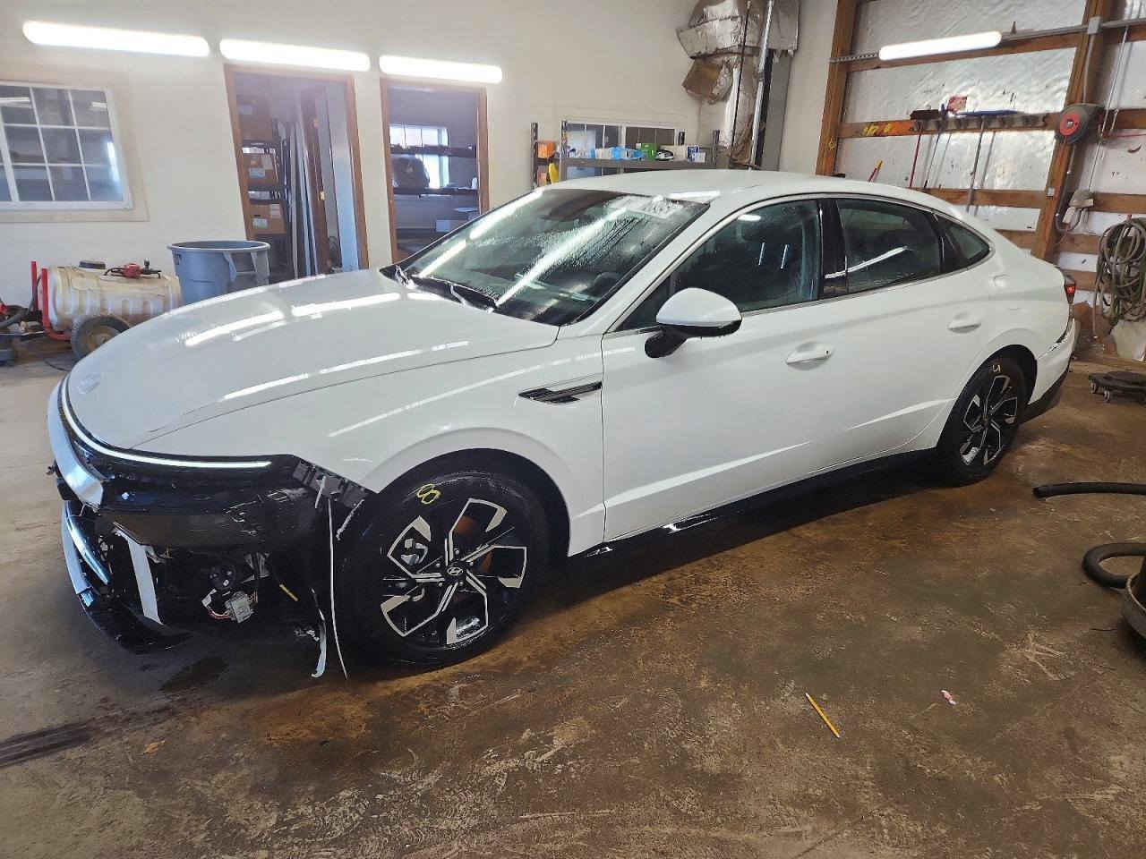 سوناتا 2025  ضرر خفيف 
جميع الارباكات سليمة 
السعر 148 ورقه واصل منفذ طريبيل بدون تصليح
يمكن ادخالها بكتاب شهداء 
مدة وصولها 40 يوم

 ***********  مهندس حيدر 

مكتب المهندس حيدر للمزادات الأمريكية والكندية

 العنوان ميسان العماره 
يوجد لدينا أفرع في جميع المحافظات لضمان وصول السيارة وإجراء المكاتبة
