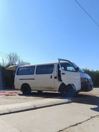 Toyota haice سەیارەکە زۆر پاک و جوانە مۆدێلی ٢٠٠١ و مەکینە بەتەی گێڕ ت...