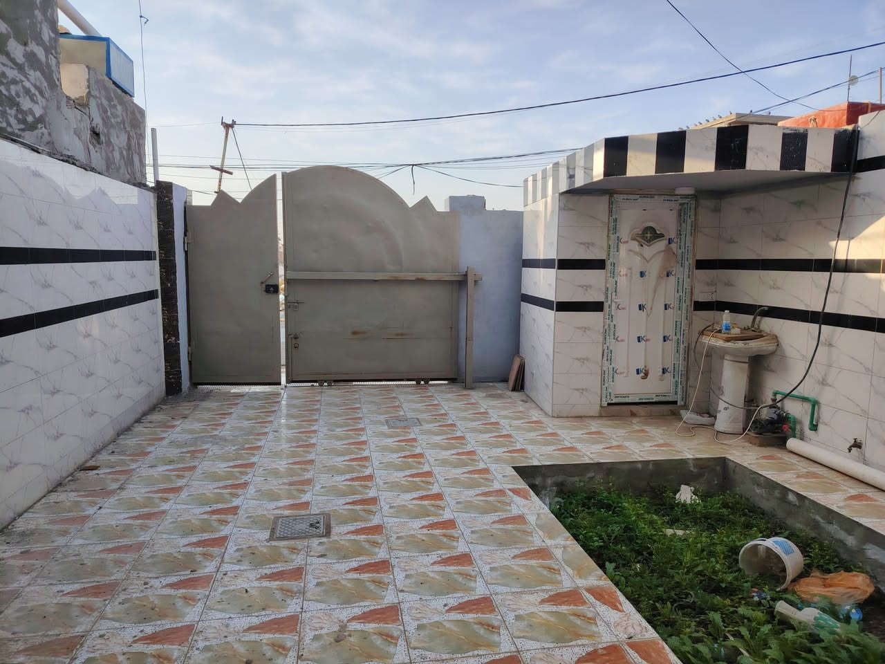 سلام عليكم
مشتمل للبيع
الموقع صلاح الدين قضاء بلد حي الصمود قرب شارع الحولي البوعنون
جنس عقار ملك طابو صرف
المساحه ١٣٥ متر
يحتوي على
كراج
حديقه
استقبال
مطبخ
صاله
غرفه نوم
صحيات داخليه وخارجيه
للاستفسار الاتصال على الأرقام التاليه
***********
***********
او مراجعة مكتب التمار للعقار الواقع شارع المحطه محلات الحاج عدنان
