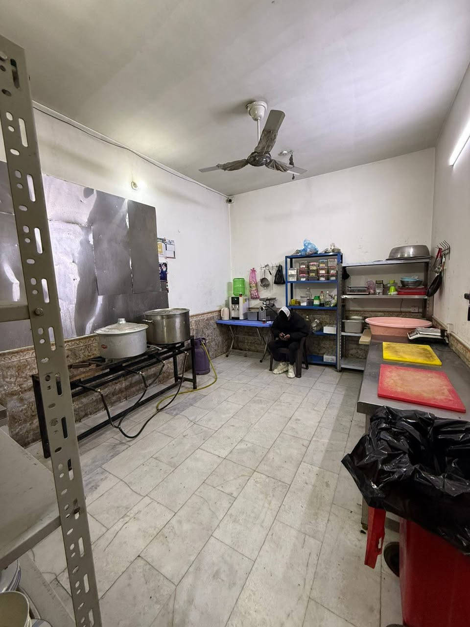 السلام عليكم ةرحمة الله وبركاته
مطعم للبيع
مساحة المطعم ٢٠٠ متر طابقين
الايجار 1750000
الايتمات بركر ٦ انواع
ريزو ٦ انواع
ساندوتج دجاج ٦ انواع
فنكر ٩ انواع
الدخل الشهري خابط من ٢٥-٣٥ مليون
الصافي من ٢،٥-٦،٥ مليون
المكان بغداد مدينة الصدر شارع الكيارة الرئيسي قرب تقاطع الكيارة
للأستفسار أكثر راسل البيج
https://www.facebook.com/share/1GSf1w9t9X/
أو أتصل على الأرقام التالية 
 ***********
***********
تحياتي للجميع أخوكم وخادمكم شيف يوسف الحربي
