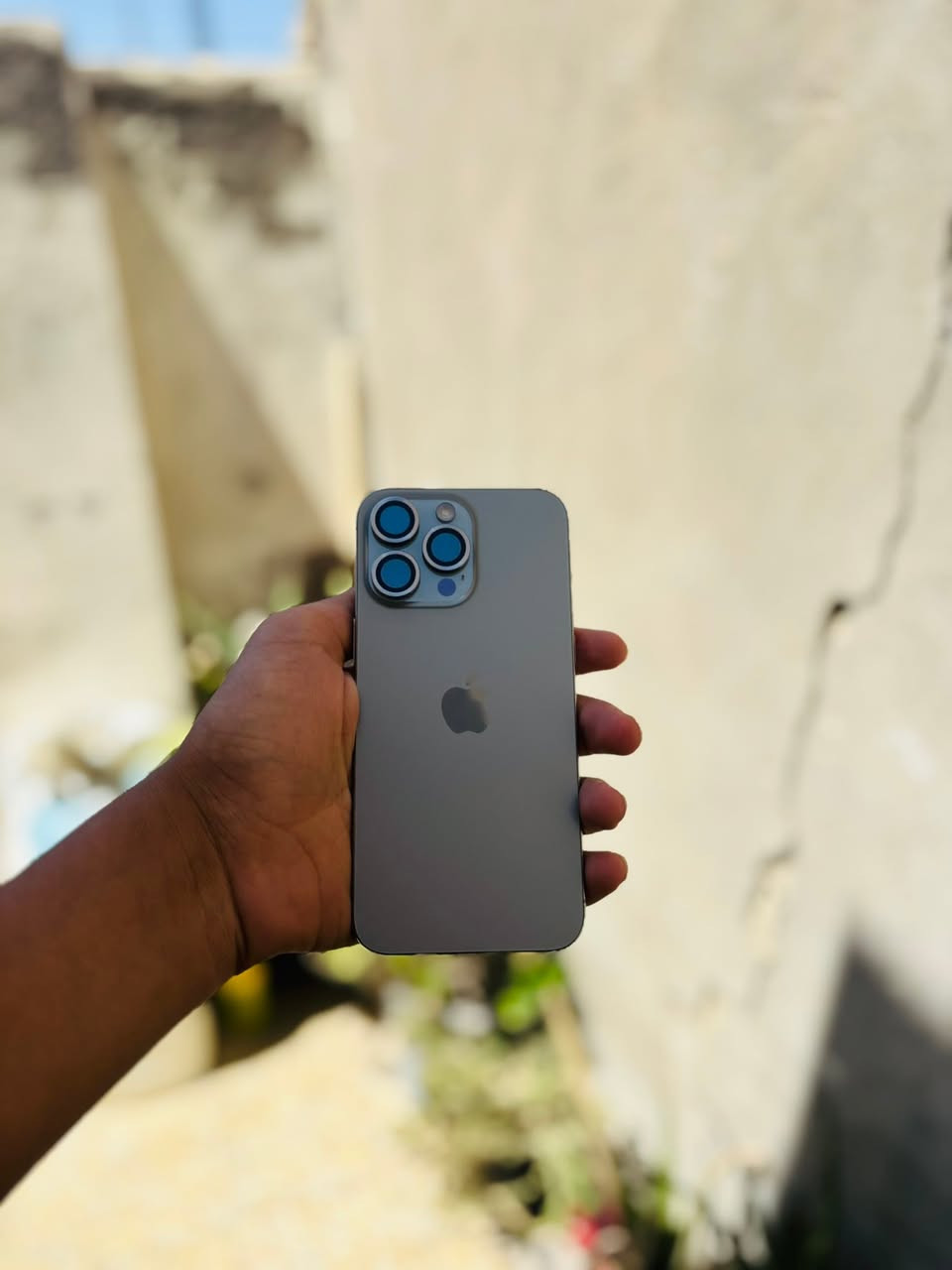 السلام عليكم للبيع ايفون 15pro max ذاكرة 256 بطارية 81بلادية نضافة100/100 ما مبدل بي شي الجهاز ماستر مطابق الكارتون وتر بروف السعر مليون و٢٥واتصل عل رقم***********
