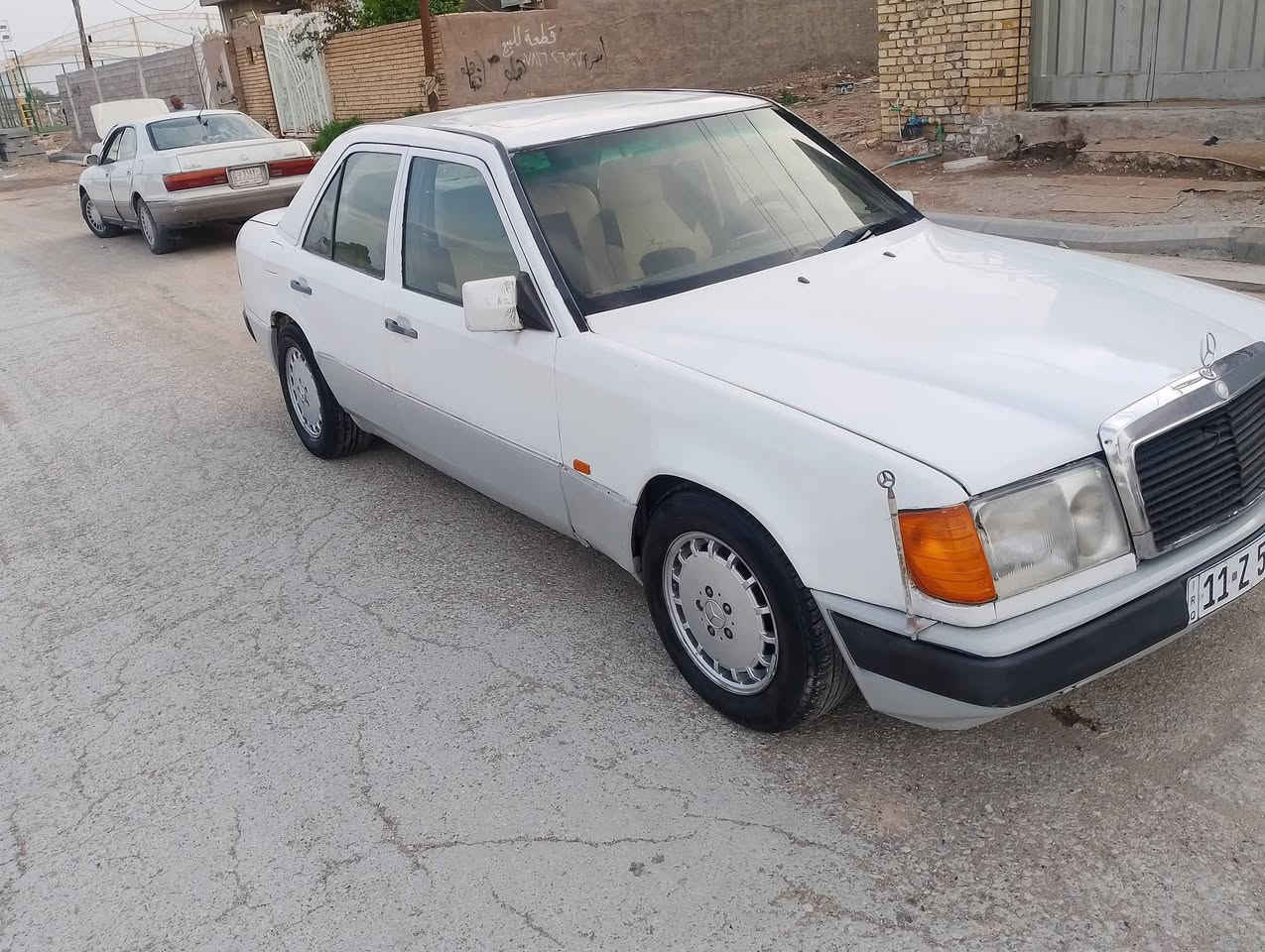 يا الله سلام عليكم دب مودل 1987رقم بغداد دولي 
محرك وكير بطه 2500 
محرك وكير مكفولات 
كهربائية كلها شغاله تخم تاير جديد 
صدر جديد تحويل ثاني يوم 
منظومه تبريد كامله شغاله عايز بس غاز 
***********
***********
العنوان واسط النعمانيه
السعر 40بيها مجال حك الجيه
