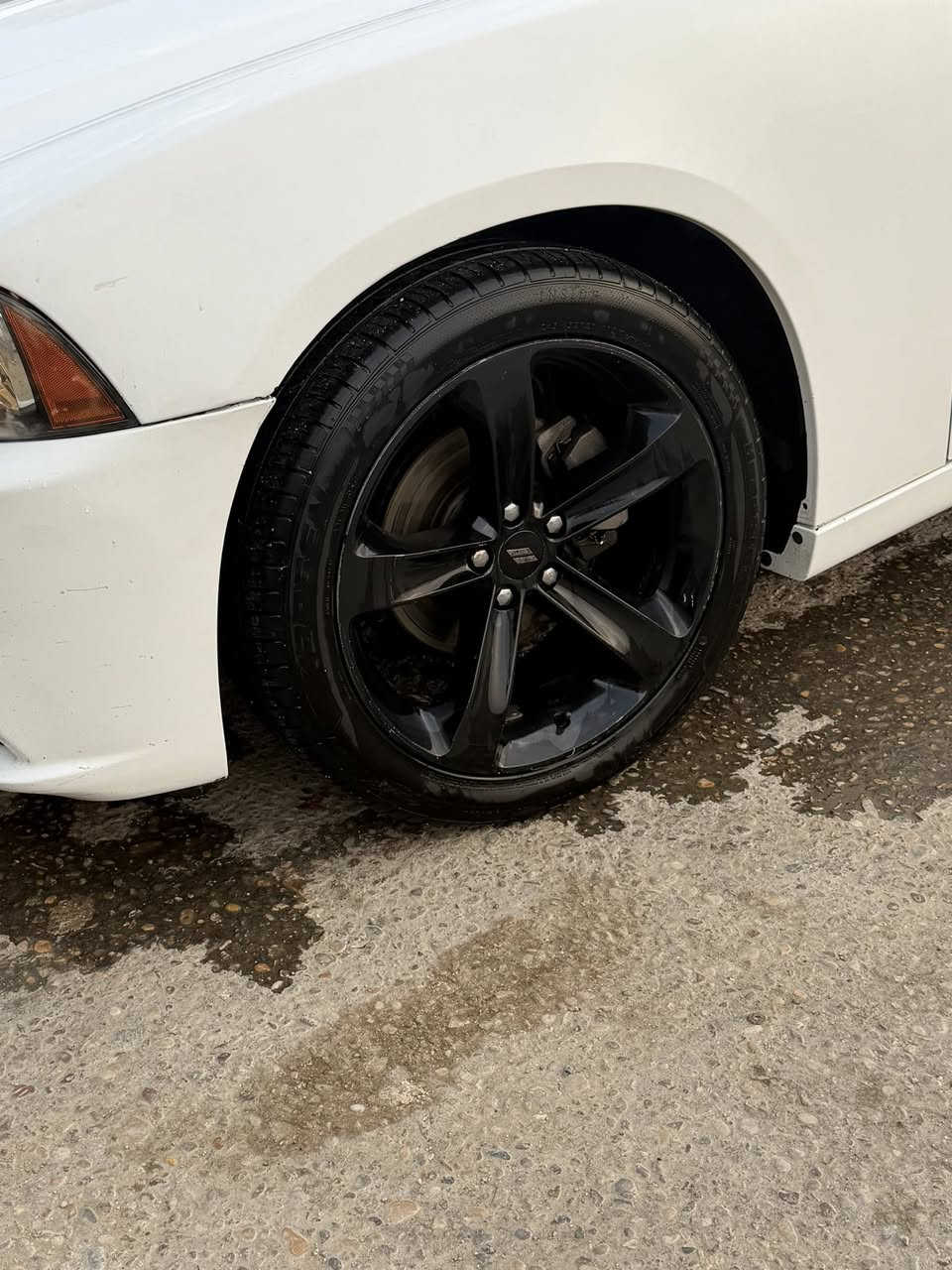 سلام عليكم وياله 20نجمه لون اسود  تايرات جدد أريد  ابدلهن بويل 18  مكاني البصره ***********
