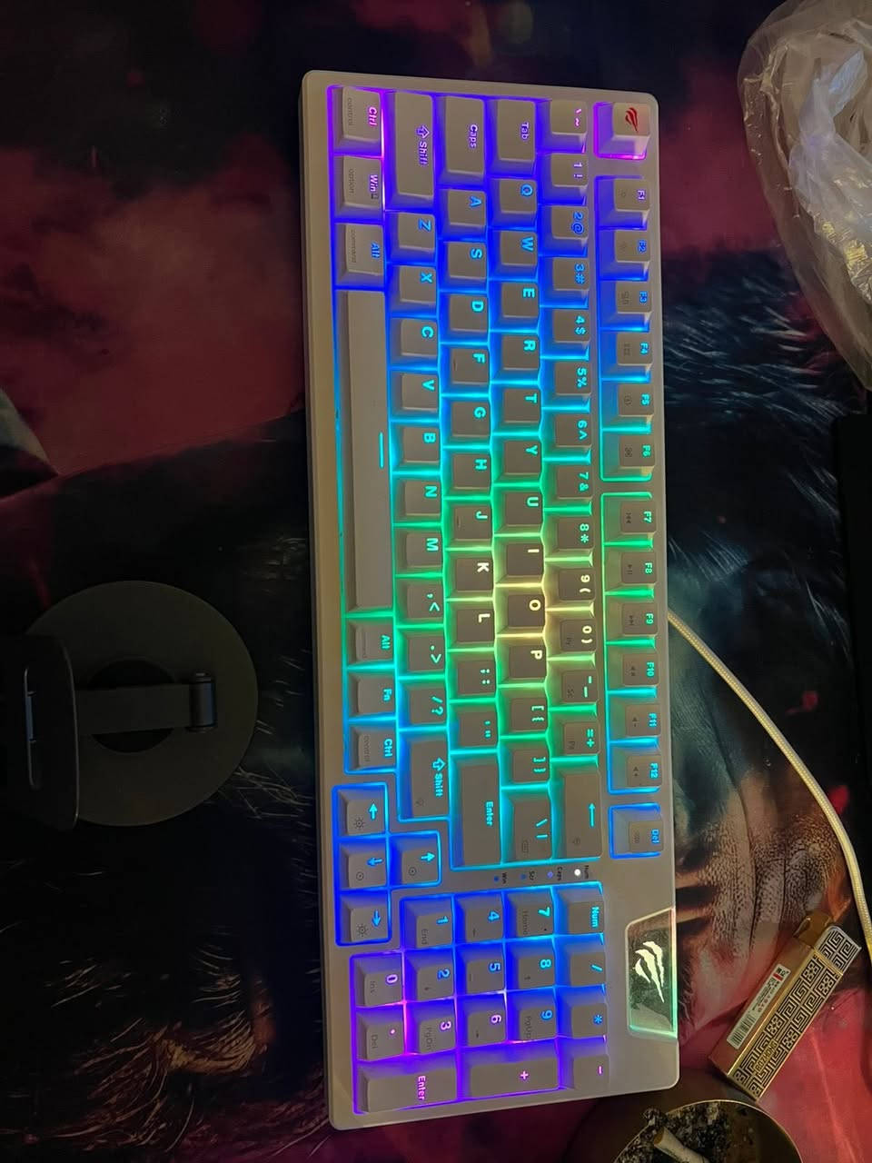 السلام عليكم تجميعه نضيفه كلش مصارلها 3 اشهر وتجميعه متكامله مناقصها ايشي 

    
مكان النجف الأشرف  

سعرها مليون وستميه وخمسين 1650000

• CPU (المعالج): Intel Core i5-13400F
 • GPU (كرت الشاشة): PNY GeForce RTX 4060 Dual 8GB
 • Motherboard (اللوحة الأم): MSI H610M-E DDR4 – مقبس LGA1700
 • RAM (الذاكرة): T-Force DDR4 RGB سعة 16GB (8GB × 2) بتردد 3600MHz
 • Storage (التخزين): Lexar NVMe M.2 NM620 سعة 1TB
 • Power Supply (مزود الطاقة): DeepCool PF600 بقدرة 600W شهادة Bronze
 • CPU Cooler (مبرد المعالج): DeepCool AG400 Black RGB
 • Case (الكيس): MASS M03 مع 4 مراوح RGB                         
كيبورد مغناطيسي 
شاشه شاومي 180fps
طاوله كيمنك
سماعه هايبر اكس بلوتوث
  2600Av.   Ups


**إذا كنت صاحب هذا الإعلان وتريد حذفه لأي سبب، رجاءا أرسل رسالة إلى الدعم الفني**