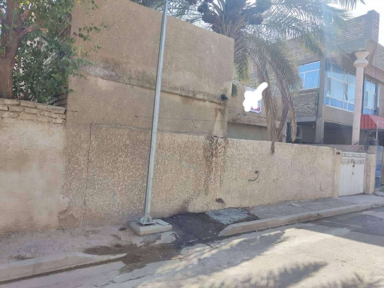 بيت مساحه 212 م طابو ملك صرف يباع بسعر ارض نبيع نصفه او كامل المساحه المكان الشرطه الخامسه باسمي بدون ورثه او وكيل  للاستفسار *********** 
***********
